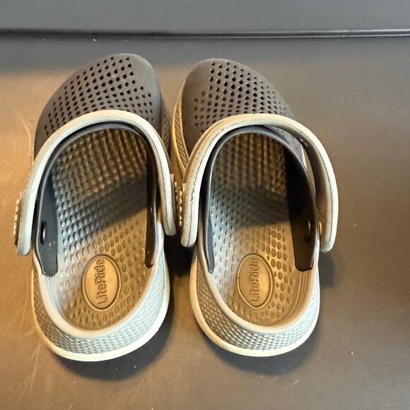 Crocs LiteRide Clogs Kids Size C8 Gray Black Slip On Sandals Lightweight Shoes - Picture 5 of 10